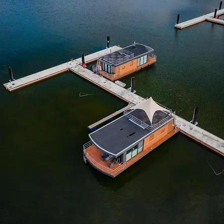 Floatinghouse Skyline